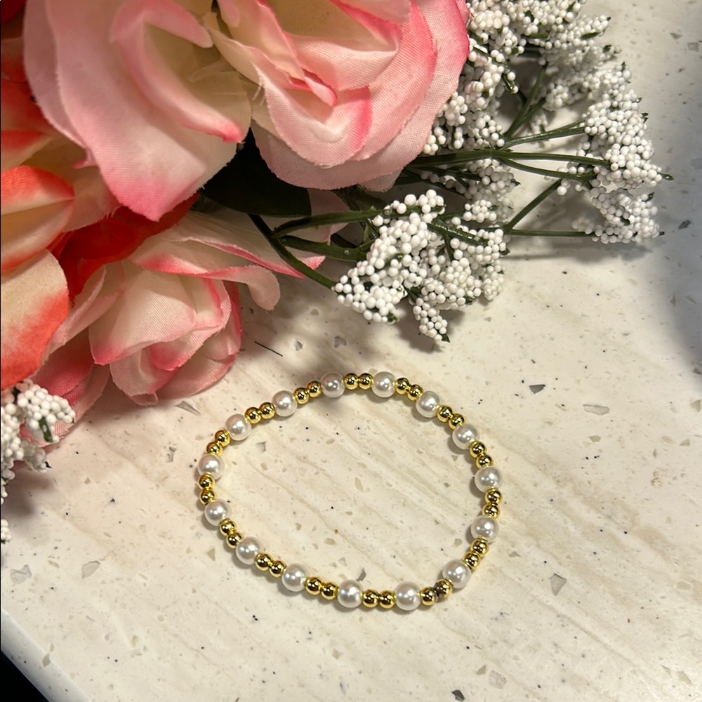 Elegant Gold and White Beaded Bracelet